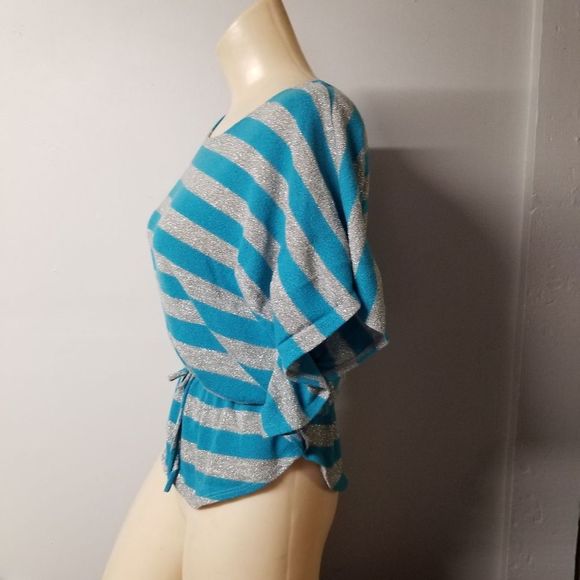 Sweater knitcore knit top Youth sizing but shown on juniors small - Picture 3 of 3